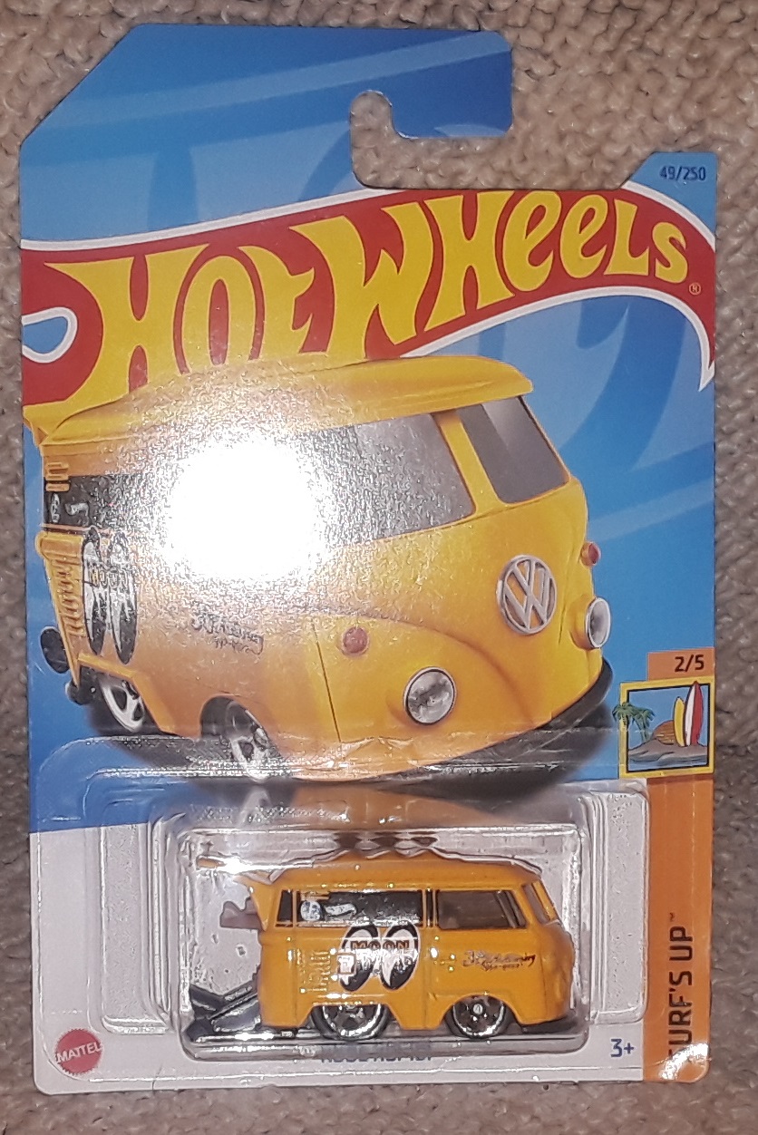 2023 Hot Wheels MOONEYES Yellow Kool Kombi Surf’s Up